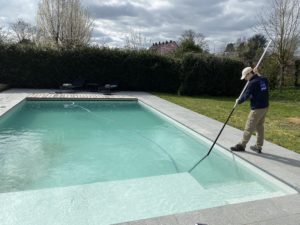 Comment préparer ma piscine pour les beaux jours ?