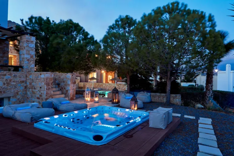 Besoin de vous détendre ? Découvrez la nouvelle gamme de spas de Piscines Loisirs, votre pisciniste à Soignies, Mons et Casteau. Conseils, entretien et équipements.